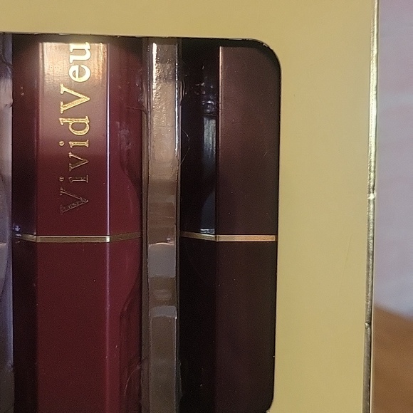 Vivid Veu Assorted Color Lipsticks - Picture 5 of 5